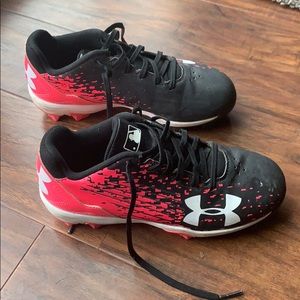 Youth baseball cleats